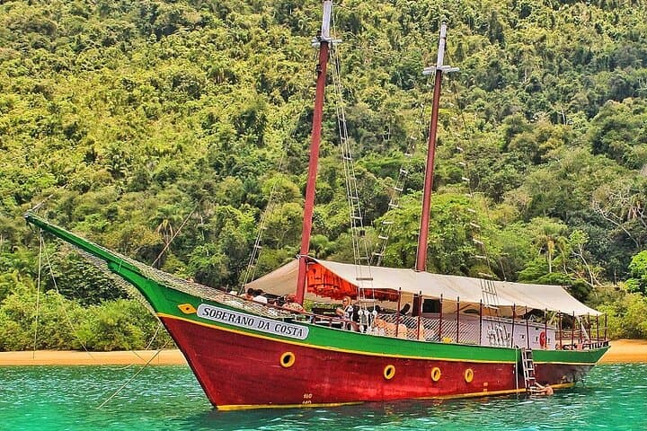 Escuna Tour Through Paraty Bay: Beaches, Islands & Snorkeling