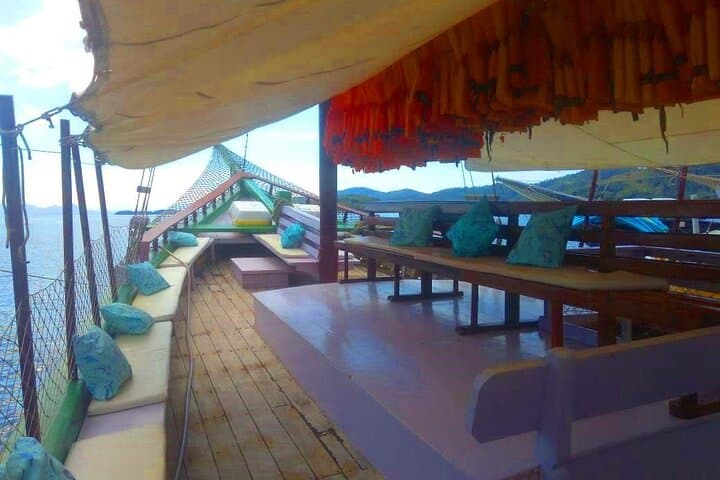 Escuna Tour Through Paraty Bay: Beaches, Islands & Snorkeling photo 2
