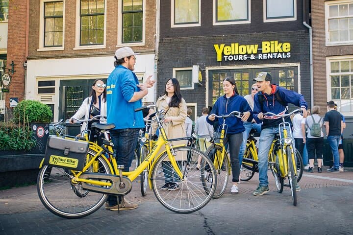 Amsterdam Small Group Bike Tour: 2-Hour Canal Belt Cycling Experience