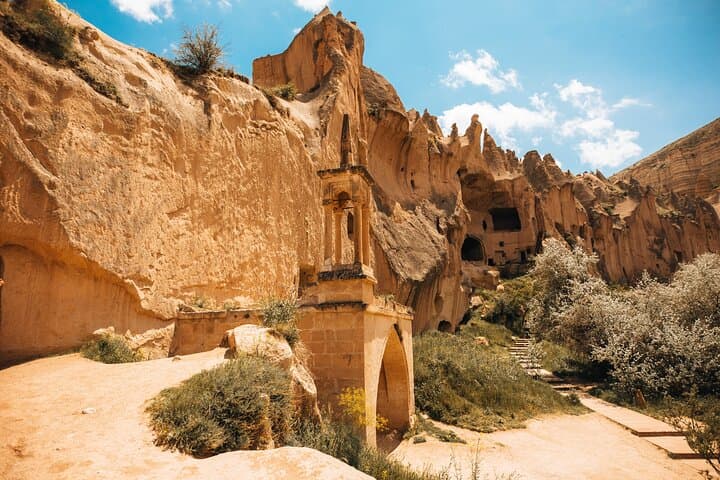 Cappadocia Red Tour: Göreme, Uçhisar, Zelve, Paşabağ & Avanos Pottery (With Lunch)