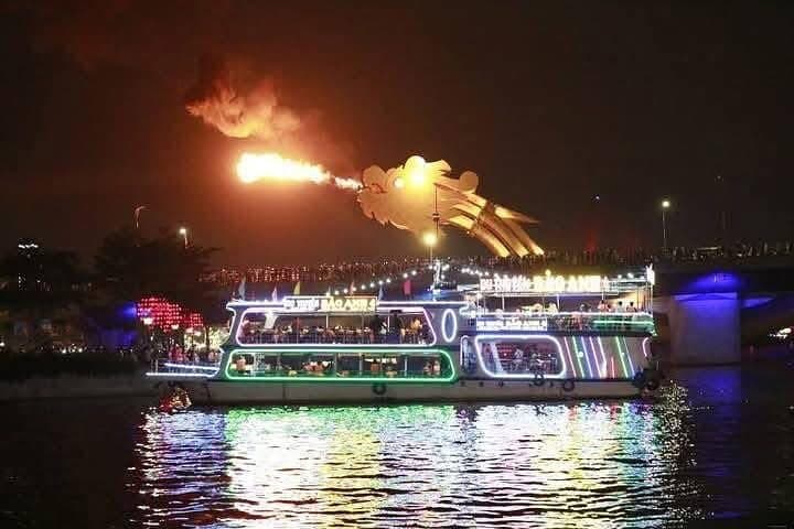 Han River Evening Cruise & Da Nang Charming Show: Nightlife, Bridges, and Culture photo 4
