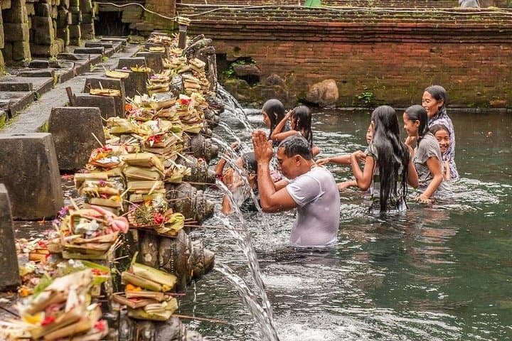 One-Day Ubud Private Tour: Temples, Tegallalang Rice Terraces, Jungle Swing & Waterfall photo 3