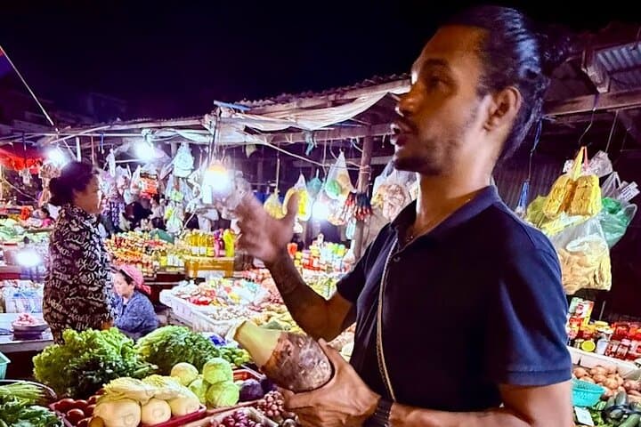 Phnom Penh Night Food Tour by Tuk Tuk — 20 Tastings & Drinks photo 5