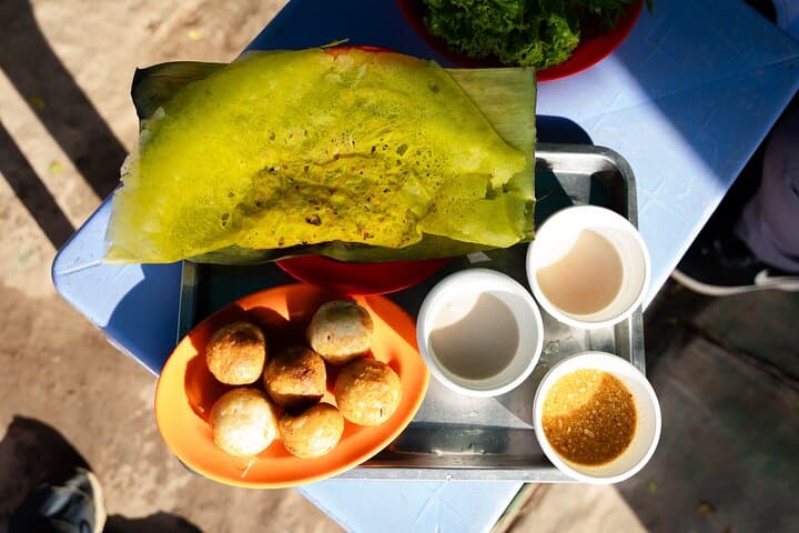Phnom Penh Night Food Tour by Tuk Tuk — 20 Tastings & Drinks photo 6