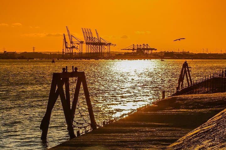 Southampton Love Story Self-Guided Walking Quest — Titanic-Era Sites & Romantic Puzzles