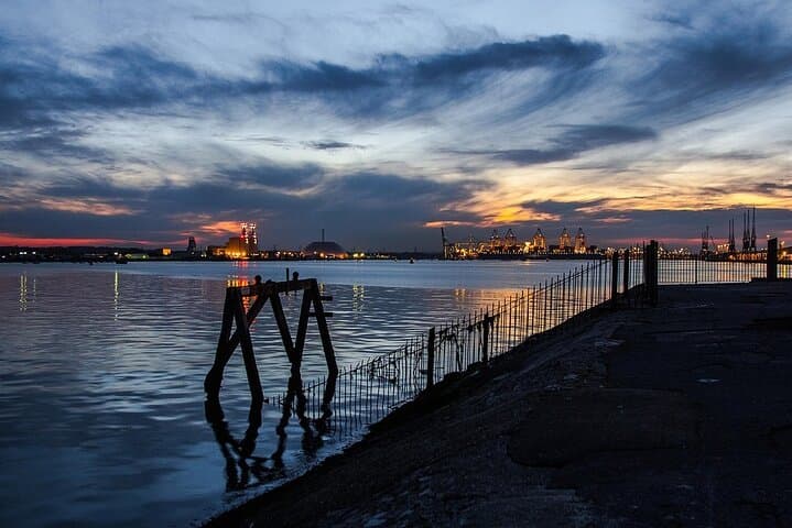 Southampton Love Story Self-Guided Walking Quest — Titanic-Era Sites & Romantic Puzzles photo 4