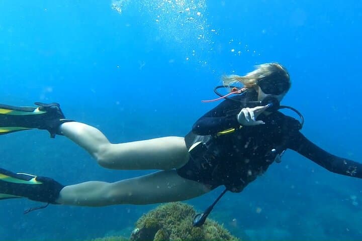 Private Beginner Scuba Discovery from a Boat in Tenerife photo 2