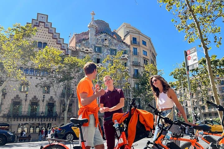Barcelona Bike and eBike Highlights: 2.5-Hour Guided City Tour photo 4