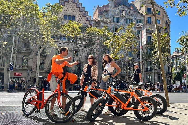 Barcelona Bike and eBike Highlights: 2.5-Hour Guided City Tour photo 2