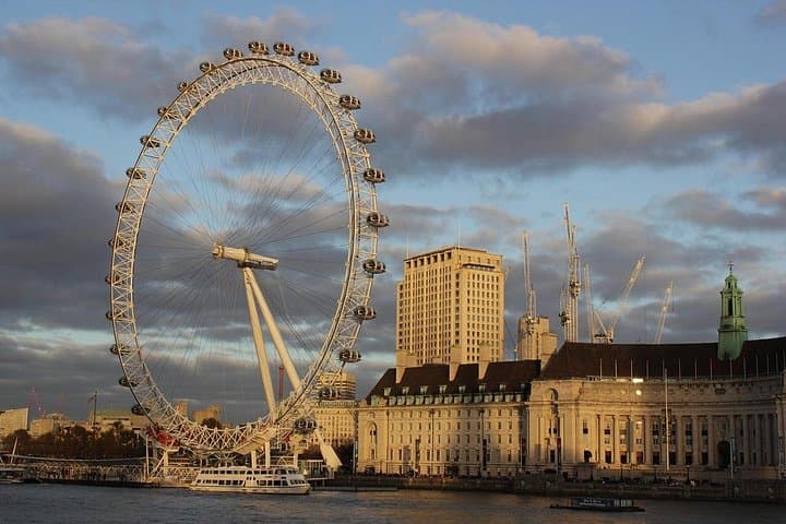 Heart of London Rickshaw Tour: Private 2-Hour Guided Pedicab Experience photo 4