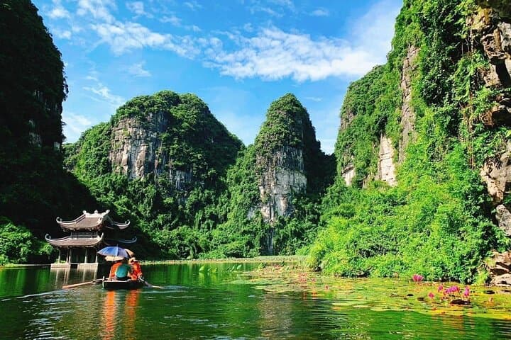 Ninh Binh Day Trip from Hanoi: Trang An Boat, Hoa Lu & Mua Cave Viewpoint photo 5