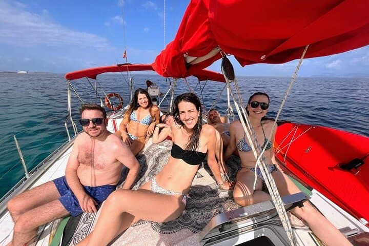 Private sailing with aperitif in Barcelona - sunset & day cruises