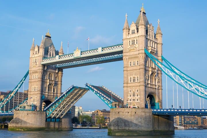 Big London Exclusive Rickshaw Tour — Pedicab Highlights from Westminster to Tower Bridge