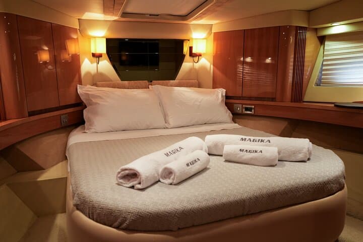 Half-Day Luxury Motor Yacht Cruise Along the Athenian Riviera photo 3