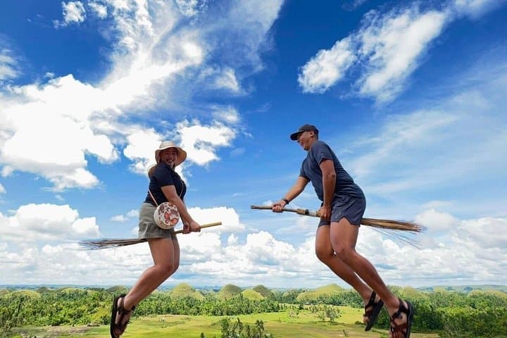 Private Bohol Countryside Tour: Chocolate Hills, Tarsiers & Loboc River photo 1
