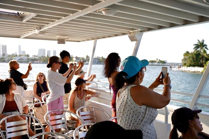 Biscayne Bay Millionaires' Row Cruise: Miami Skyline & Celebrity Homes Tour