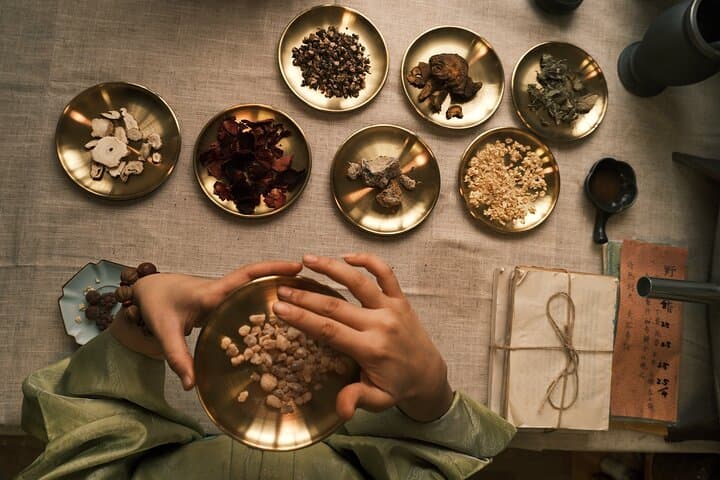 London Incense Making Workshop: Hands-On Class to Craft Personalized Incense