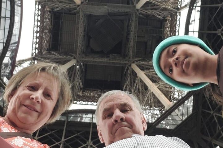 Paris Half-Day: Eiffel, Seine Cruise & Louvre Private Tour photo 3