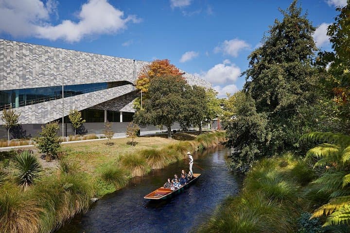 Half-Day Christchurch Highlights: Botanic Gardens, Avon River Punting & Gondola photo 3