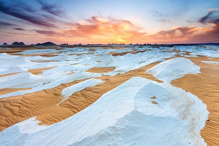 White Desert & Bahariya Oasis: 2-Day Private 4x4 Desert Safari from Cairo