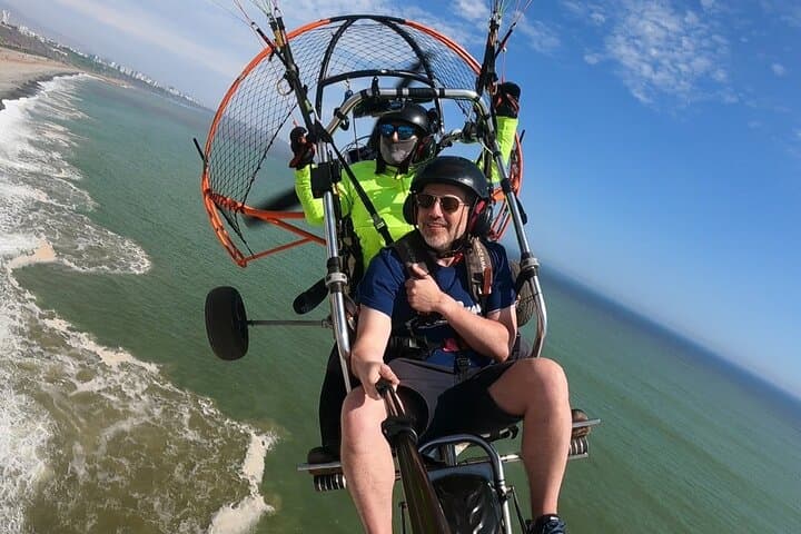 Paratrike Flight Over Costa Verde: Paragliding Tours in Lima, Peru photo 3