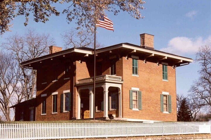 Galena and Dubuque Day Trip from Chicago: Mississippi River Views & Historic Galena photo 1