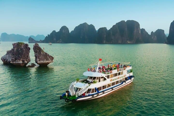 All-Inclusive Ha Long Bay Day Cruise: Sung Sot Cave, Kayaking & Titop Island