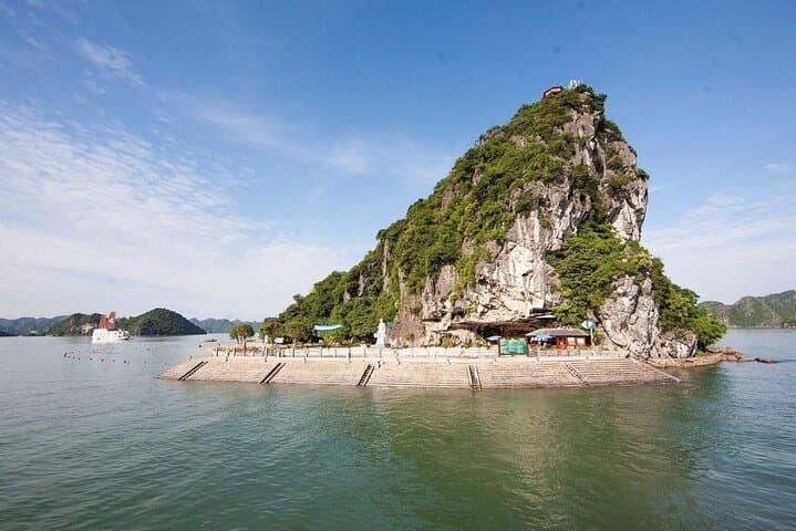 All-Inclusive Ha Long Bay Day Cruise: Sung Sot Cave, Kayaking & Titop Island photo 6