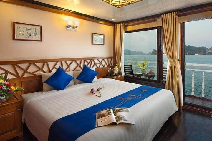 Royal Palace Cruise in Ha Long Bay: 2-Day Cave, Island & Kayak Experience photo 4