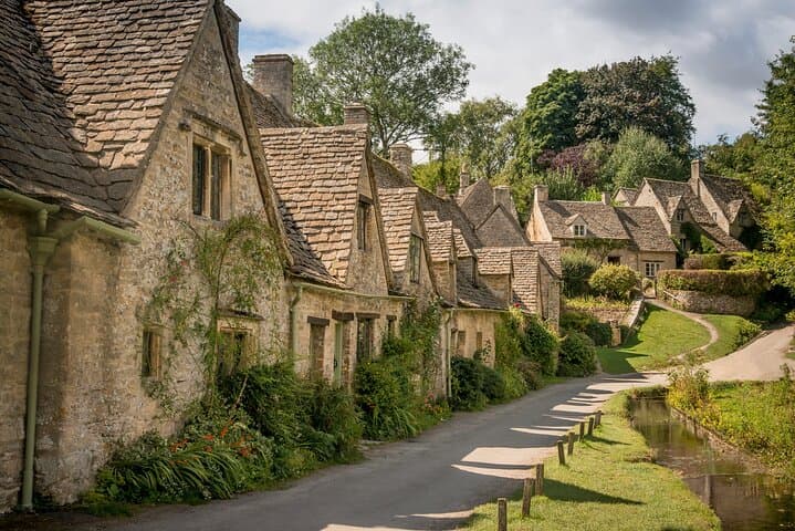 Private Cotswolds Day Trip from London — Bibury, Bourton & Chipping Campden photo 5