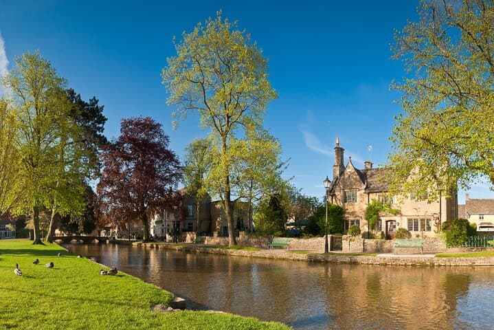 Private Cotswolds Day Trip from London — Bibury, Bourton & Chipping Campden photo 4