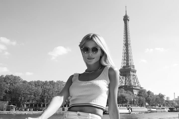 Private Photographer Tour at the Eiffel Tower: Paris Fashion & Portrait Session photo 1