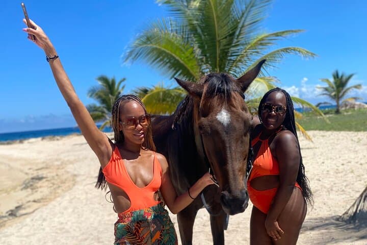 Montego Bay Bamboo Rafting and Limestone Foot Massage — Private River Raft Tour with Margaritaville Stop photo 4
