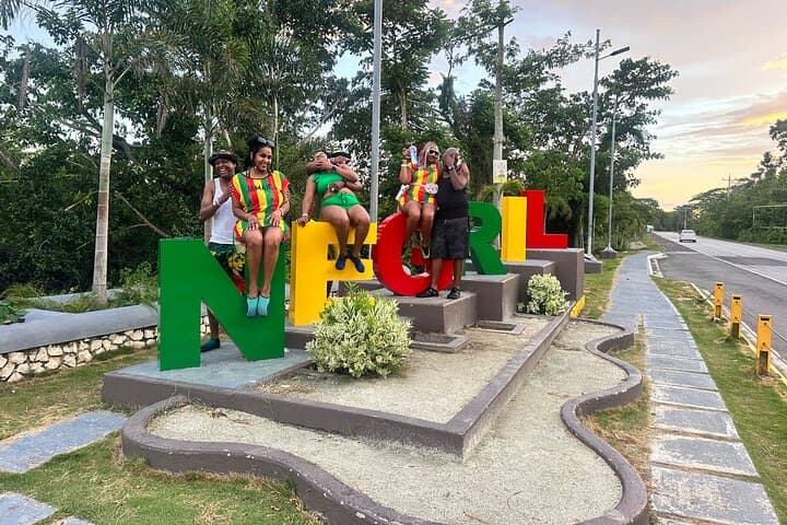 Negril Private Tour: Luxury Car Transfer to Seven Mile Beach & Rick's Café photo 3