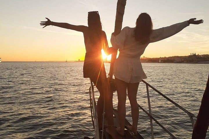 Private Vintage Sailboat Tour on the Tagus River — Lisbon Panorama, Wine & Petiscos photo 4