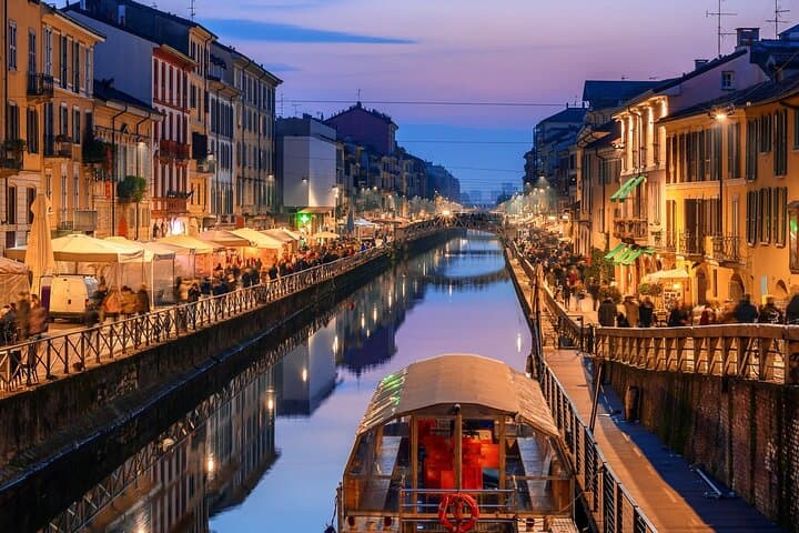 Milan Pub Crawl: Navigli & Porta Ticinese Nightlife Tour photo 2