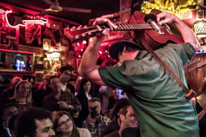 Milan Pub Crawl: Navigli & Porta Ticinese Nightlife Tour photo 3