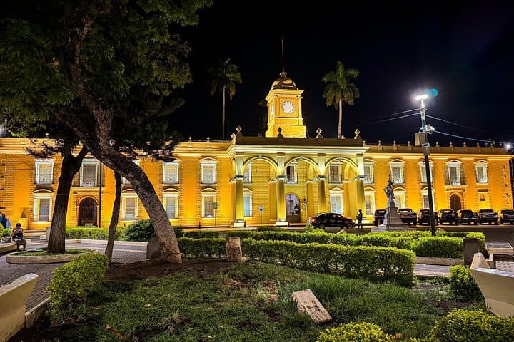 Santa Ana Night Walk: From Conflict to Culture with a Local Guide photo 2