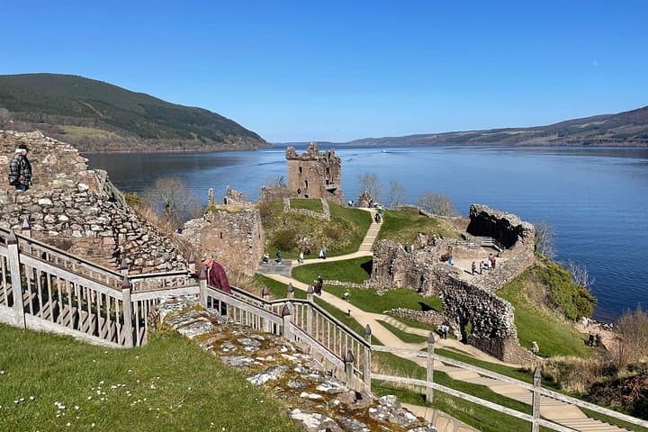 Invergordon to Loch Ness: Cawdor Castle, Distillery Visit & Urquhart Ruins Small-Group Tour