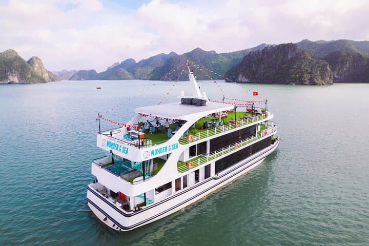 Luxury Halong Bay 1-Day Cruise with Jacuzzi Party from Hanoi photo 5