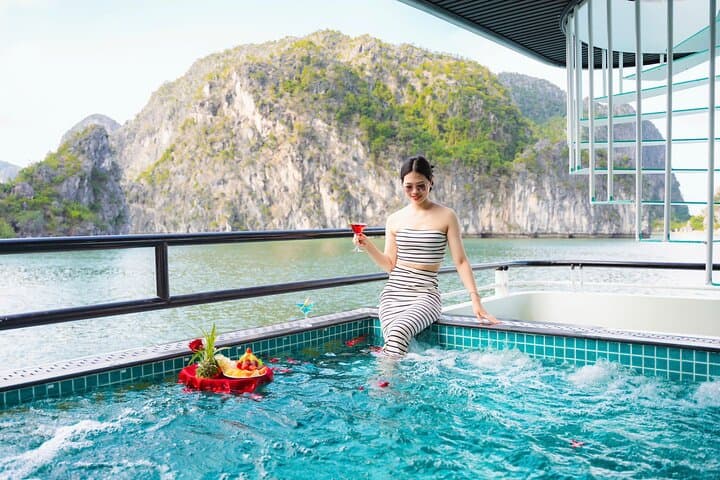Wonder of the Sea: One-Day Cruise & Jacuzzi Through Ha Long Bay photo 2