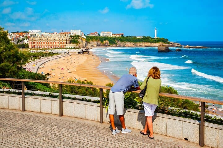 Biarritz in Two Hours: Local Walking Tour with Gâteau Basque Tasting photo 4