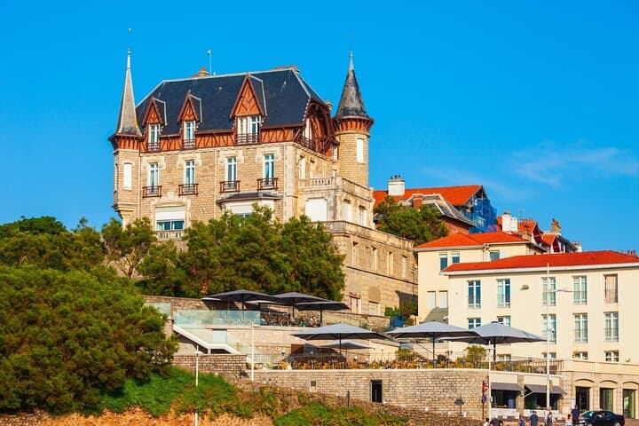Biarritz in Two Hours: Local Walking Tour with Gâteau Basque Tasting photo 3