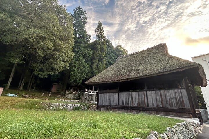 URA*KOBE Thatched-Village Satoyama Walk & Onigiri Experience from Kobe
