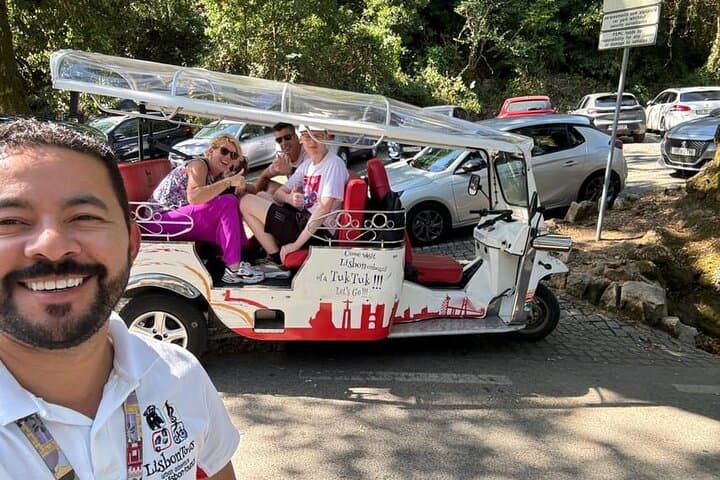 Sintra Palaces & Panoramas: 2-Hour Tuk Tuk Tour of Pena, Monserrate & Seteais