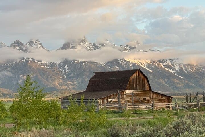 Grand Teton Sunrise Scenic Tour: Best Sunrise Viewpoints & Photography Tips