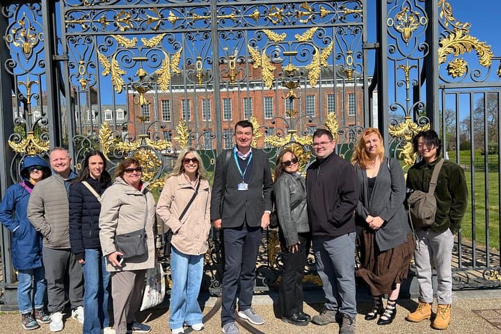 Kensington Palace Private Walking Tour with Blue Badge Guide — Royal History & Gardens