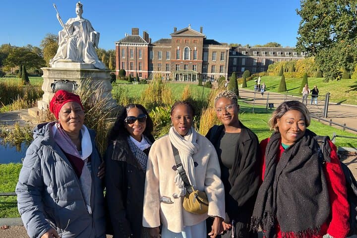 Kensington Palace Private Walking Tour with Blue Badge Guide — Royal History & Gardens photo 2