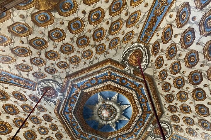 Kensington Palace Private Walking Tour with Blue Badge Guide — Royal History & Gardens photo 3