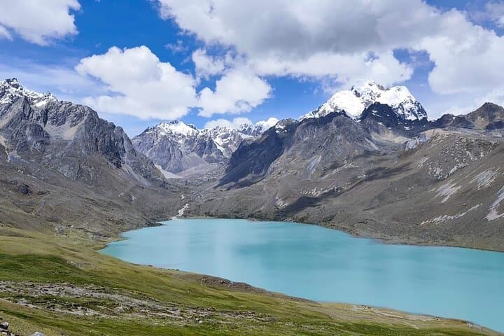 Singrenacocha Lagoon Hike from Cusco: Turquoise High-Andes Lake & Ausangate Views photo 2
